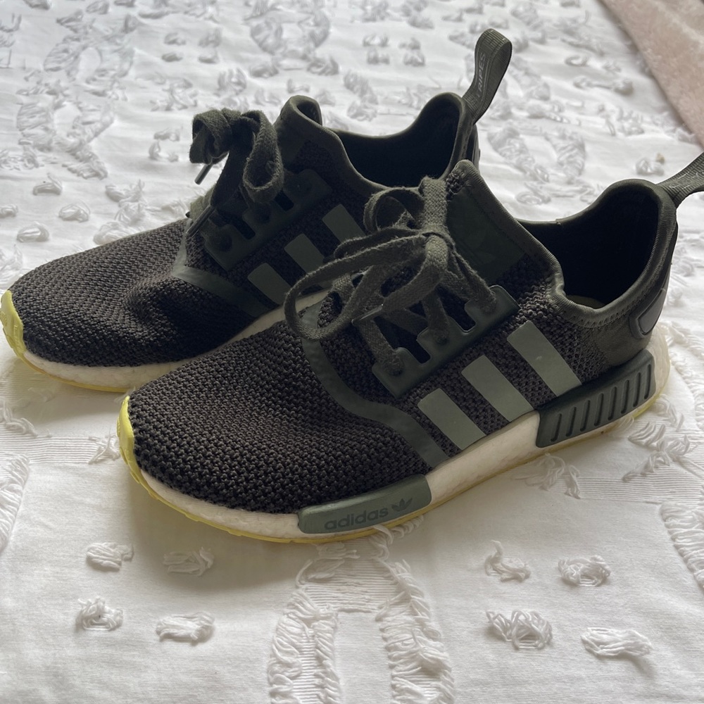 Green Adidas Sneakers (Men’s 7 Women’s 9)